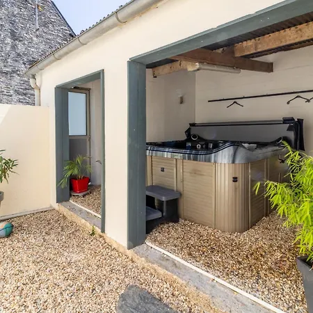 Ecrin De Verdure Jacuzzi Et Piscine Angrie