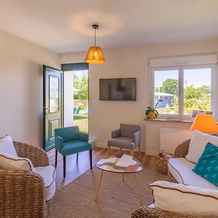 Σπίτι διακοπών Ecrin De Verdure Jacuzzi Et Piscine Angrie