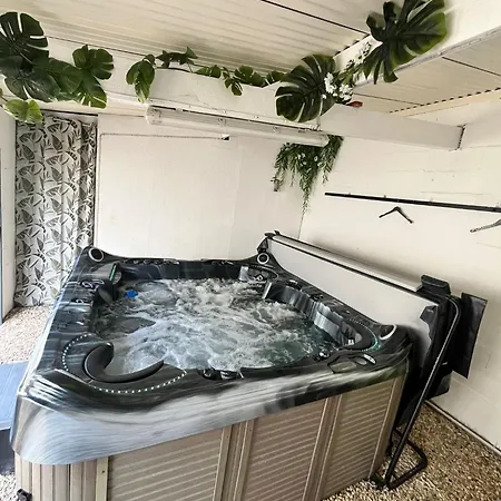 Ecrin De Verdure Spa, Piscine Et Nature * Angrie