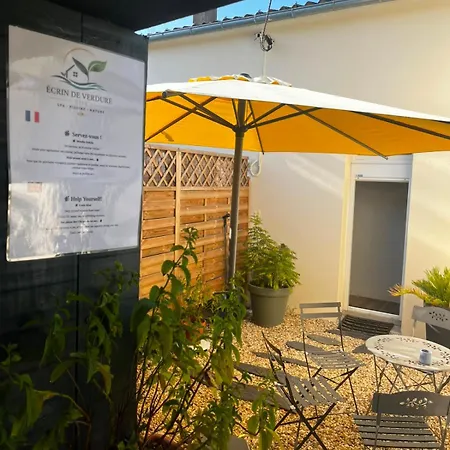 Ecrin De Verdure Spa, Piscine Et Nature Angrie