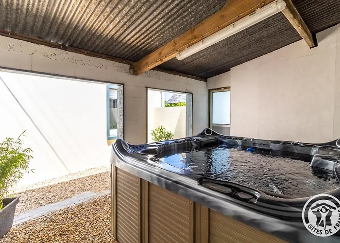 Ecrin De Verdure Jacuzzi Et Piscine Tatil Evi