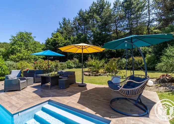 Dom wakacyjny Ecrin De Verdure Jacuzzi Et Piscine Angrie